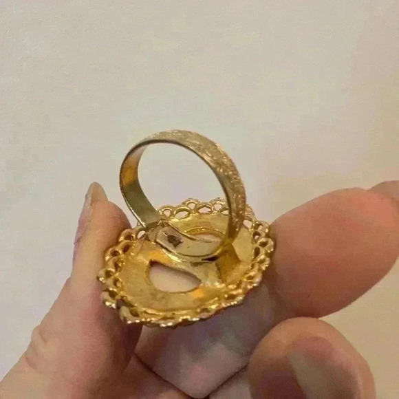 Vintage beautiful painted floral adjustable goldtone ring - Picture 6 of 9